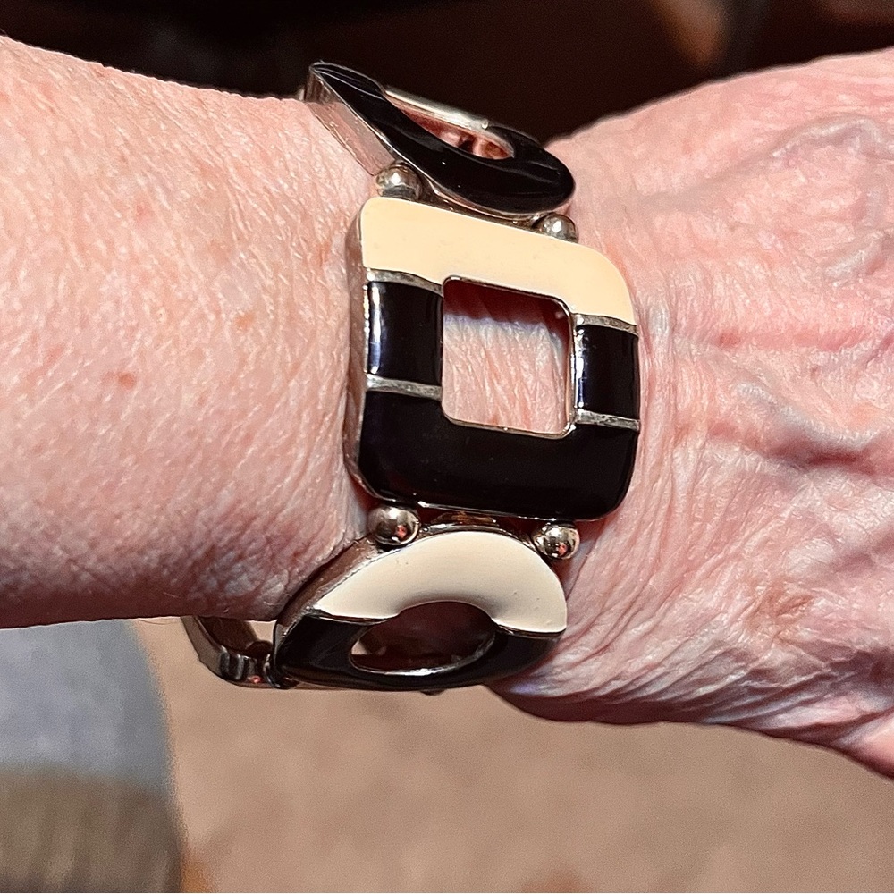 Black and cream stretch bracelet